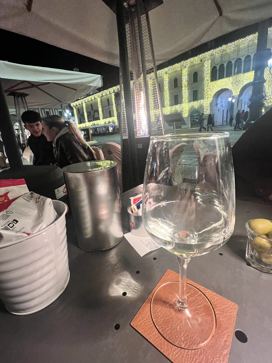 晩酌人形（一緒に飲んで楽しいね） 夢だったバルでワイン🍷を飲むのと、カフェのテラス席で本場のカプチーノ