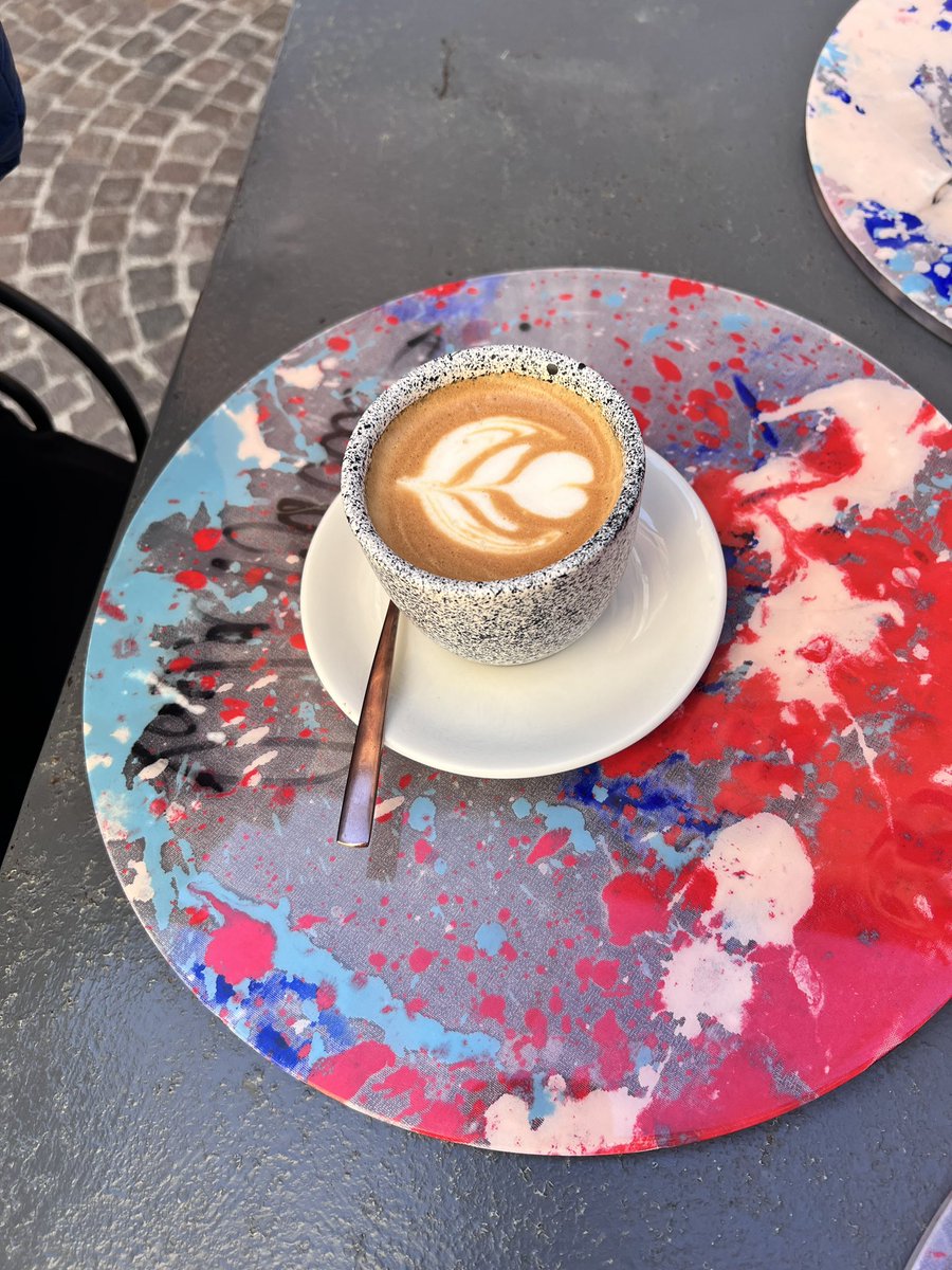 夢だったバルでワイン🍷を飲むのと、カフェのテラス席で本場のカプチーノ