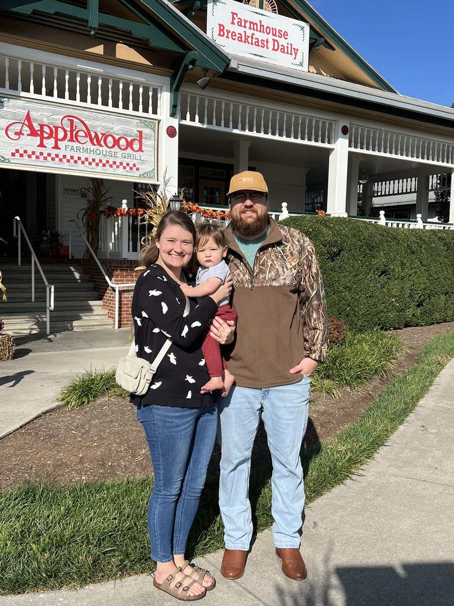 Happy 31st birthday to sweet Holly! Love you, Sis! ❤️🥳