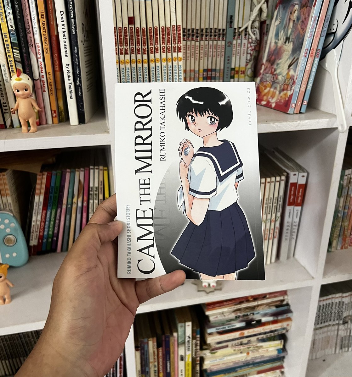 Keping-keping cerita Rumiko Takahashi, yang seperti biasa menggelitik, kreatif, kadang aneh, juga punya relevansi tinggi