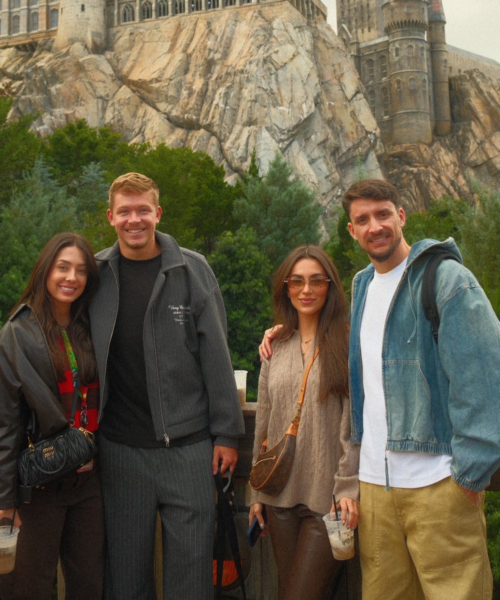 acervopiquerez's tweet image. Piquerez ao lado de sua namorada Camila, Bruno Fuchs e sua noiva Keila curtindo férias na Disney 🤍