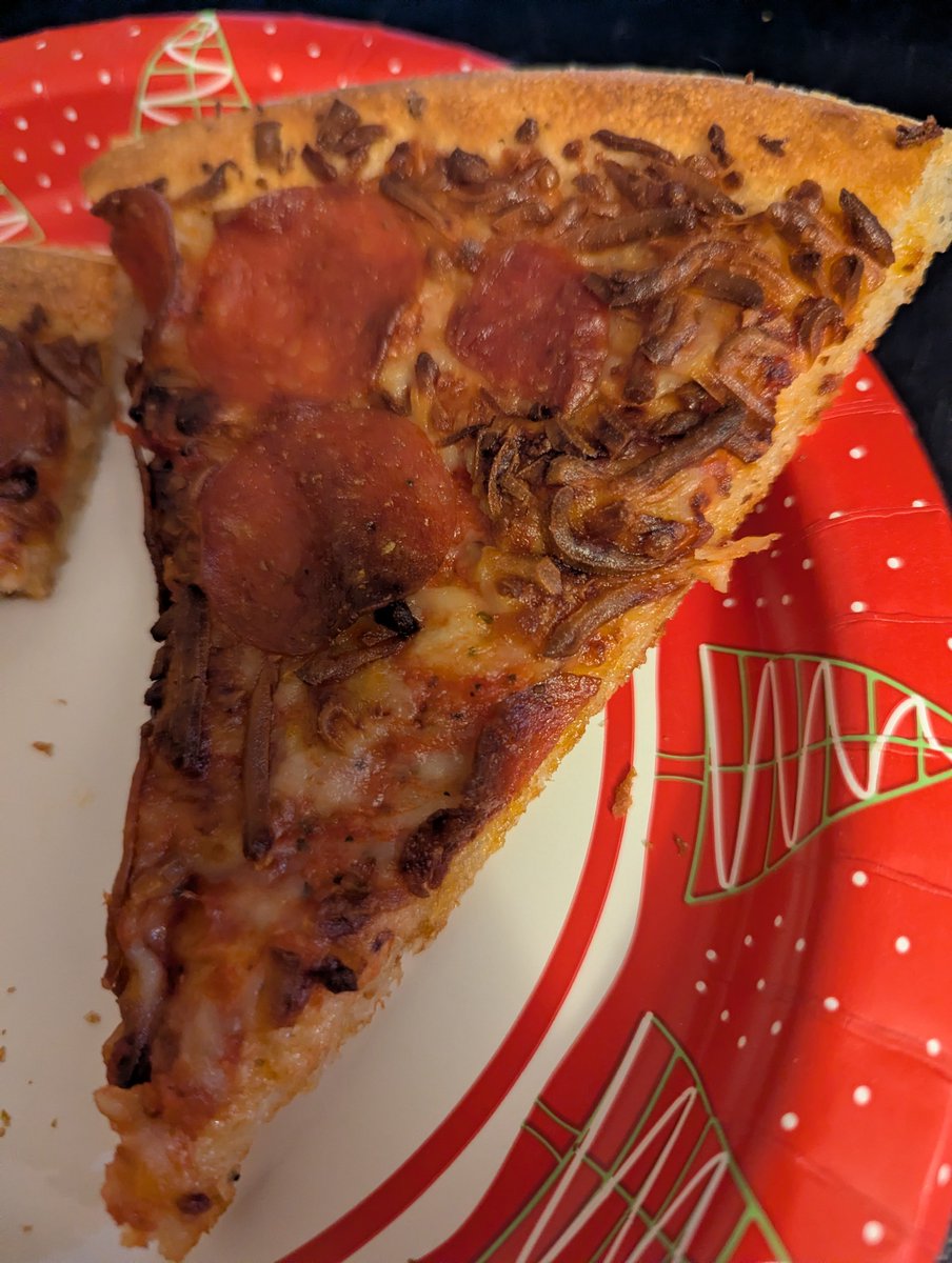 CodyKnife's tweet photo. @littlecaesars  burned my pizza and didn't give any sauce for the bread sticks. Not great. https://t.co/RBCK0QJeVw