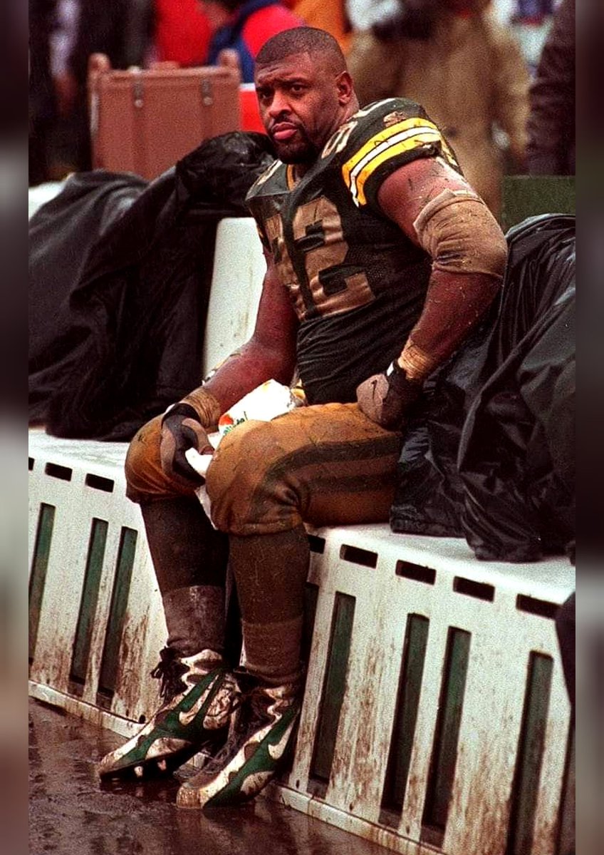 FB_Helmet_Guy's tweet image. "The Minister of Defense"