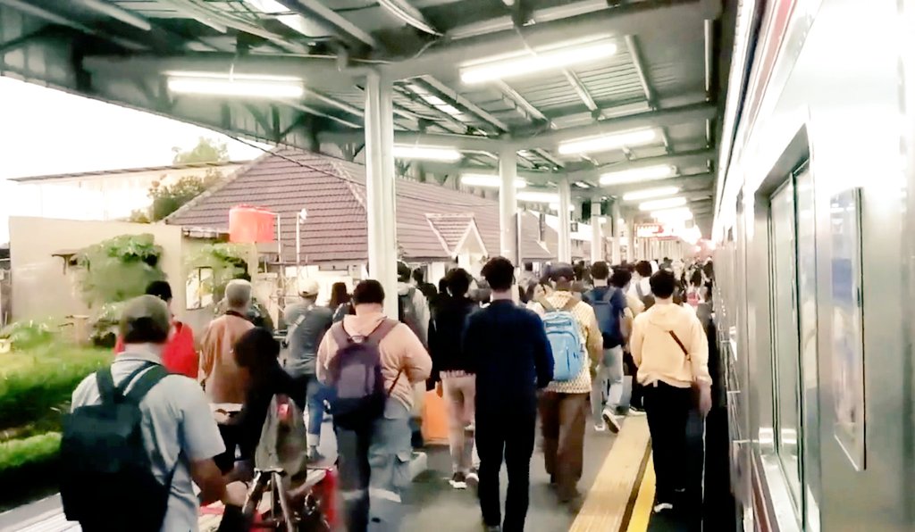FKPKT1's tweet photo. @prabowo @setkabgoid @AgusYudhoyono @KemenkoInfra @kemenhub151 @perkeretaapian @keretaapikita @CommuterLine jumlah pengguna KA Stasiun Tigaraksa terus terjadi peningkatan yg sangat signifikan,karena masifnya proyek pembangunan pengembangan perumahan &amp; industri pangan di Tigaraksa https://t.co/oMpPGAO5mh