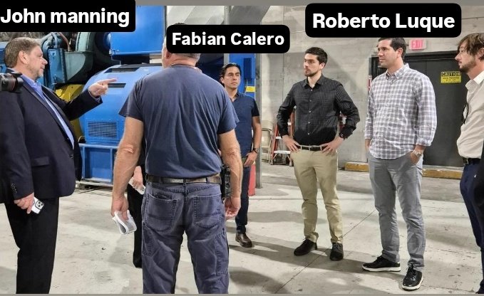 Danielsalcan_'s tweet photo. BOOM! Se acaba de destapar que PROGEN le habría pagado 20 millones de dólares a una empresa de familiares de Fabian Calero, quien fue uno de los que acompañó a Roberto Luque a visitar a PROGEN. En esta foto se ve reunidos a Roberto Luque, Calero y al CEO de PROGEN, John Manning. https://t.co/QFRY0afxft