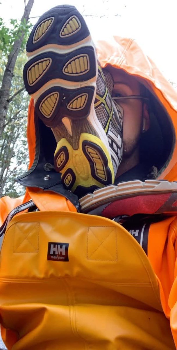 Olav aleksander skinstad ile Gummistøvel Horegutt som liker at gutta flirer av meg... Tenk at jeg faktisk sikler Etter Skoa, og ikke Mannfolka selv som Regel.. 😅