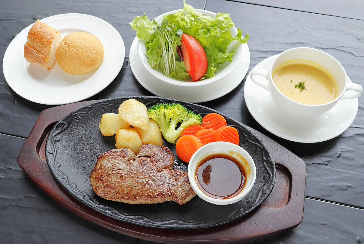 KWH_Bonsalute's tweet photo. ディナータイム限定！鉄板ステーキ！
千葉県産 『しあわせ絆牛』、『かずさ和牛』���どシェフが厳選したビーフを熱々鉄板でご用意！
【公式HP】
https://t.co/xtFkeK1Sxh https://t.co/6UfWDclLSz