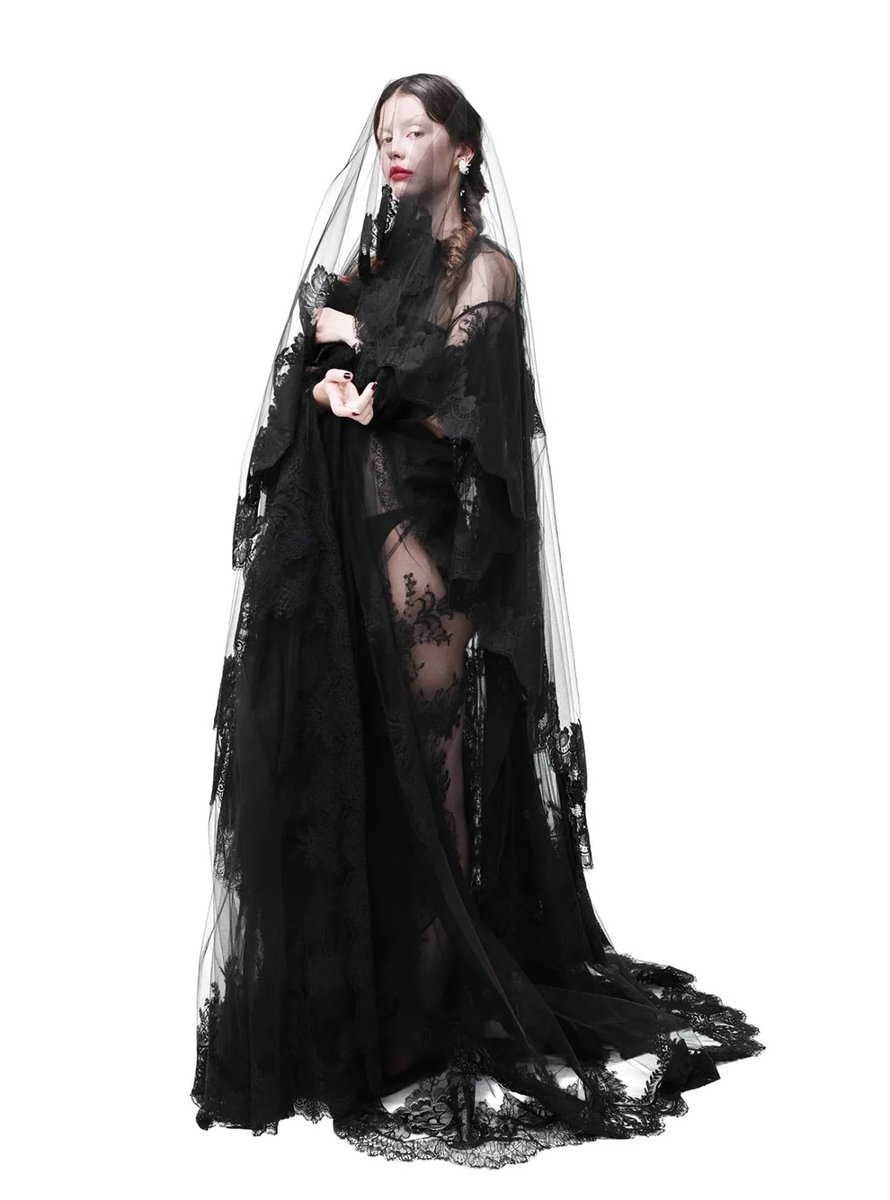 ArtVampyx's tweet image. Mia Goth photographed by Willy Vanderperre for Elle US, November 2025.