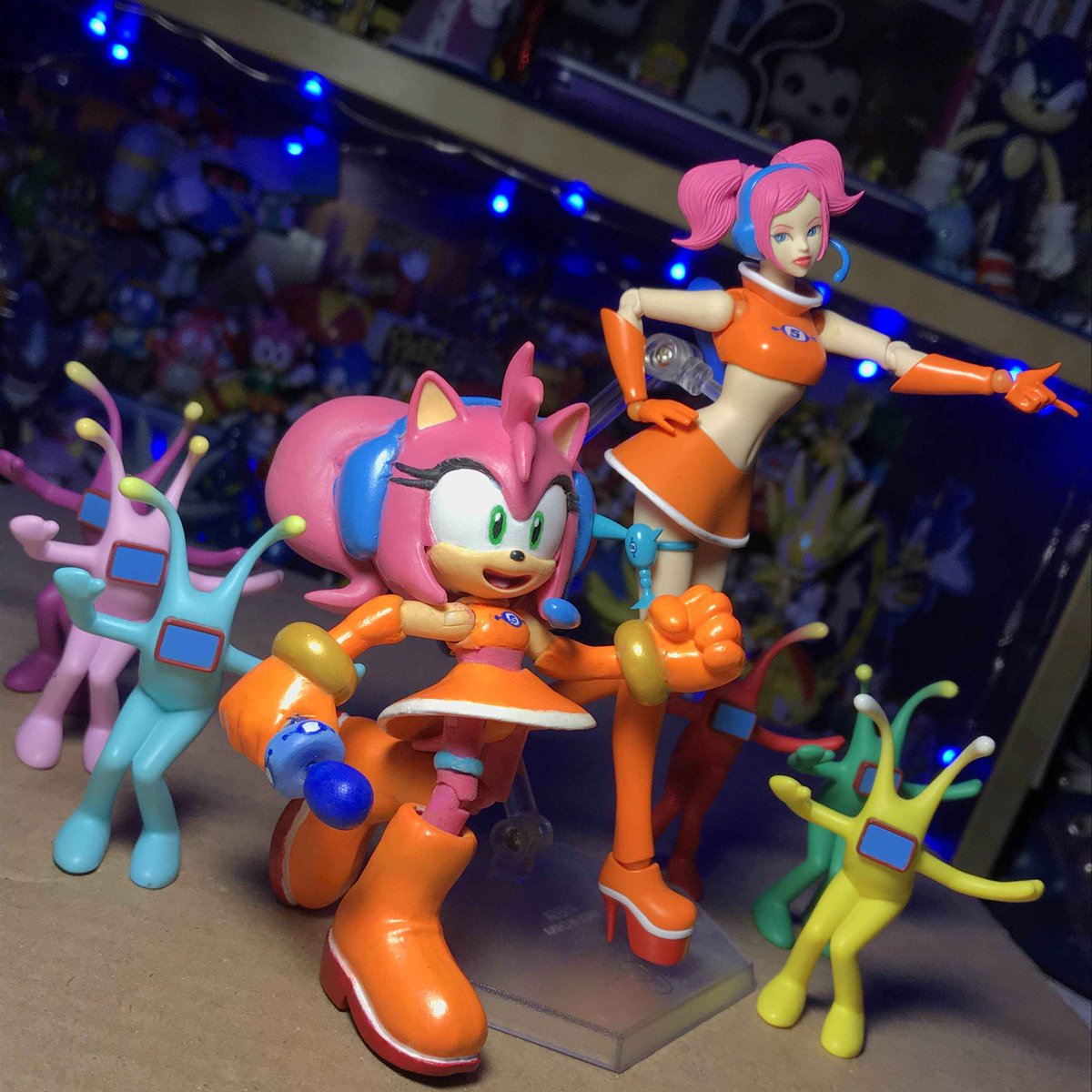 Happy Anniversary Space Channel 5! 
Here's my custom Amy figure of her dressed as Ulala I made a few months back! 
#SpaceChannel5 #ulala #amyrose #sega