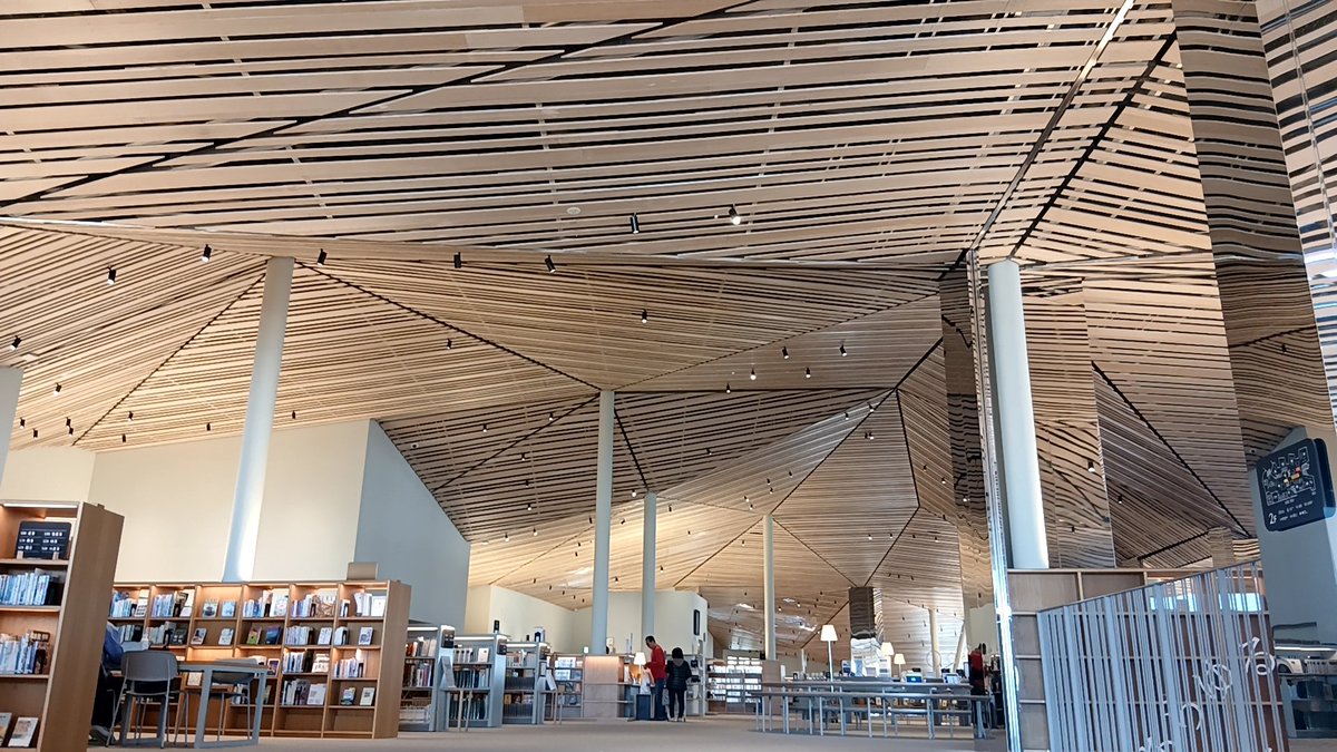 那須塩原市図書館みるるを見学。設計はあの人ではないw