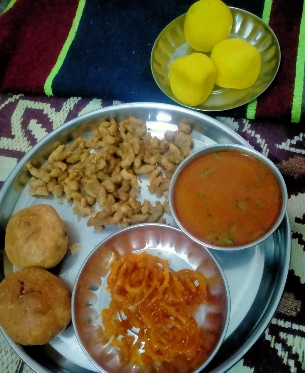BikaneriMirch's tweet image. Bikaneri  नाश्ता 

#Breakfast  #Bikaner #Rajasthan 
@triptidaudsar @BikanerW