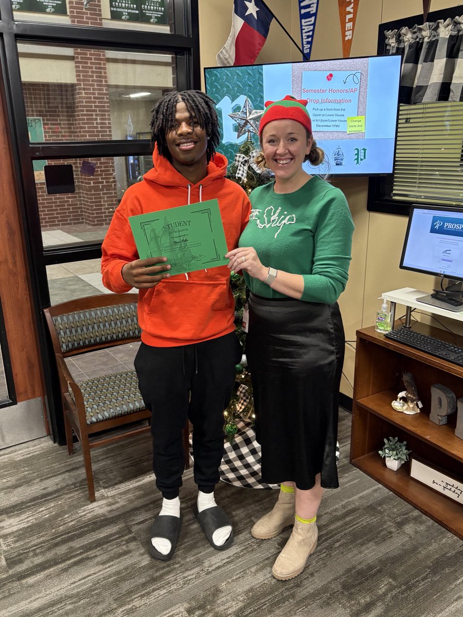 ImKyreePettis08's tweet photo. Student of the Quarter! #STUDENTATHLETE #BRICKBYBRICK @ProsperEaglesFB @coachcamaustin https://t.co/RkDyOVdqYs