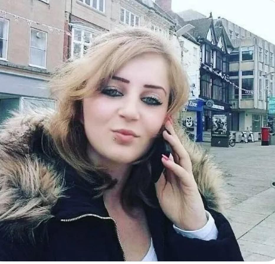 ByRakeshSimha's tweet image. A British court sentenced 18-year-old Martyna Ogonowska to life in prison for stabbing her rapist in self-defence. The judge acknowledged she was raped but held her liable for killing her attacker. Her sentence was later lowered to 17 years. Her innocence was lost and now her…