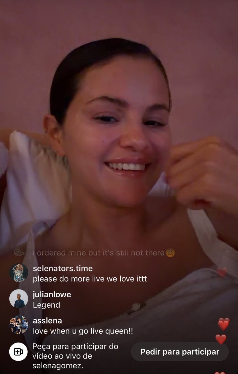 SGomezNewsCOMs's tweet photo. Selena Gomez said on her recent Instagram Live that due to medications she takes her throat will swell on the inside and it changes her voice. 

Hopefully people can be kinder and stop making fun of her voice because she can’t help it. It costs zero dollars to be kind. https://t.co/gcNc8KZuVN