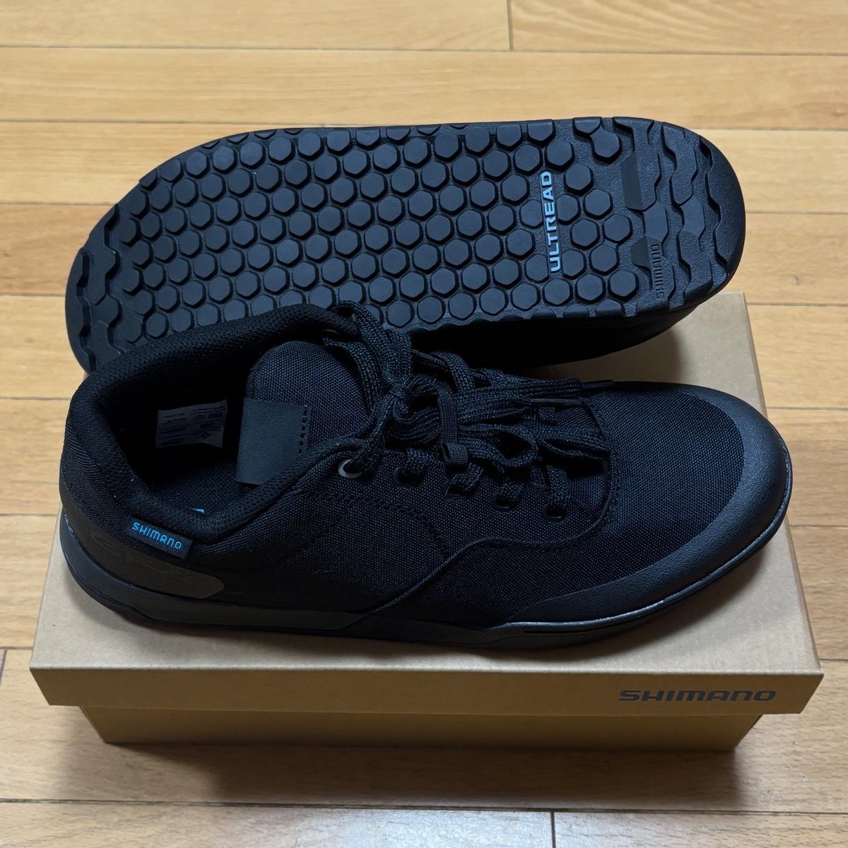 420ken1's tweet photo. マウテンバイク
長年ビンディングを使っていましたが、基本に立ち返る為にフラットペダルに。
シューズもフラットペダル用を購入。
 #マウテンバイク
 #mtb
 #dmr
 #フラットペダル
 #シマノ
 #shimanoshoes https://t.co/yHrtIz7rf7