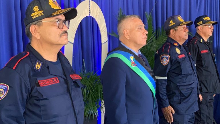 ¡Felicitaciones a los 62 funcionarios del Cuerpo de Bomberos de Lagunillas! Su promoción al grado inmediato superior es un merecido reconocimiento a su compromiso, disciplina y vocación de servicio. Su dedicación y esfuerzo son inspiradores para todos.