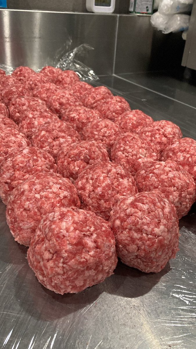 brk_kyoto's tweet photo. 本日も美味しい和牛用意してお待ちしてます!😋
We are preparing our Wagyu patty just for you!
😋
#wagyu #wagyuburger #halal #halalfood #halalkyoto #kyotofood #burger #kyoto #kyotoeats #japantravel https://t.co/Lz53SqB8vU