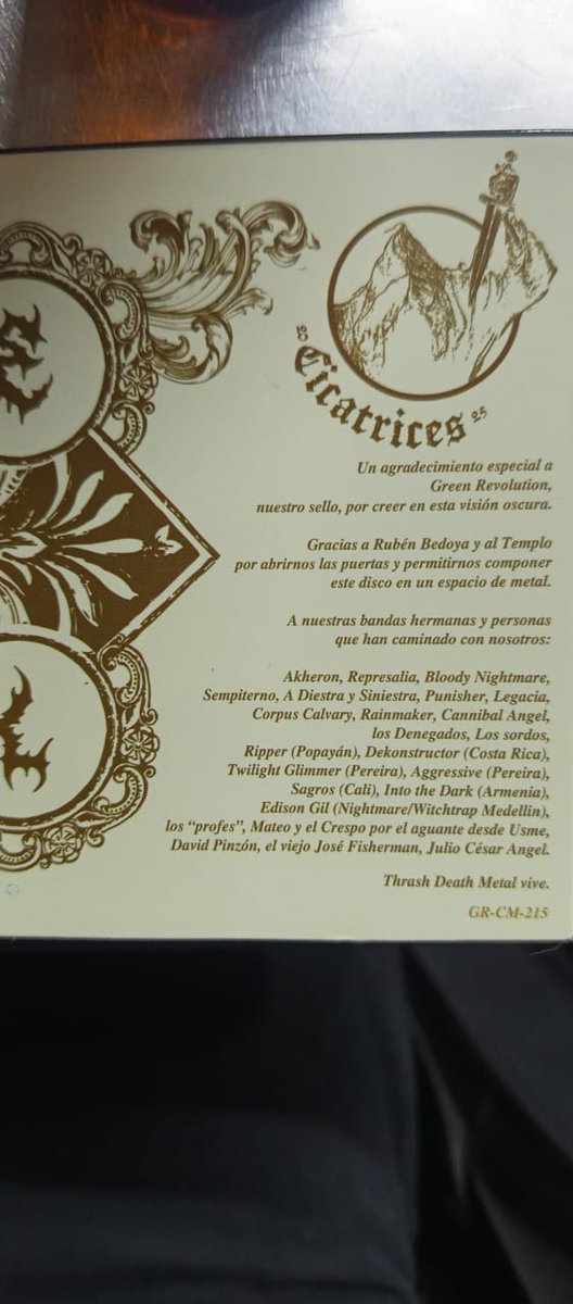 Queremos agradecer a los parceros de Mr. Raptor por nombrarnos en los agradecimientos de su más reciente disco e igualmente los invitamos a todos ustedes aquirir este brutal trabajo.