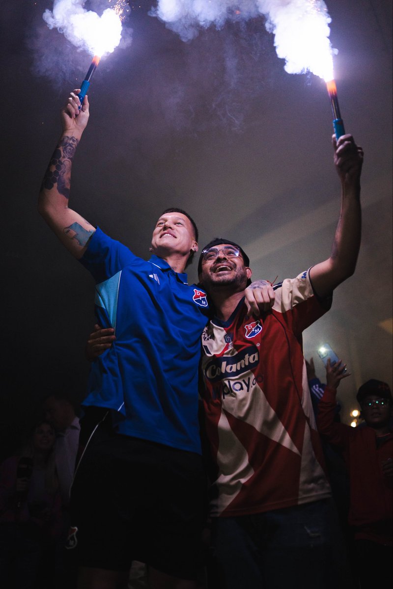 La edad de la camisa firmada - OnCubaNews, image size:800x1199