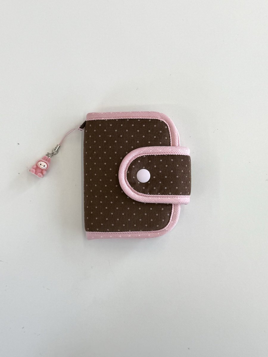 어라운드북 tweet media