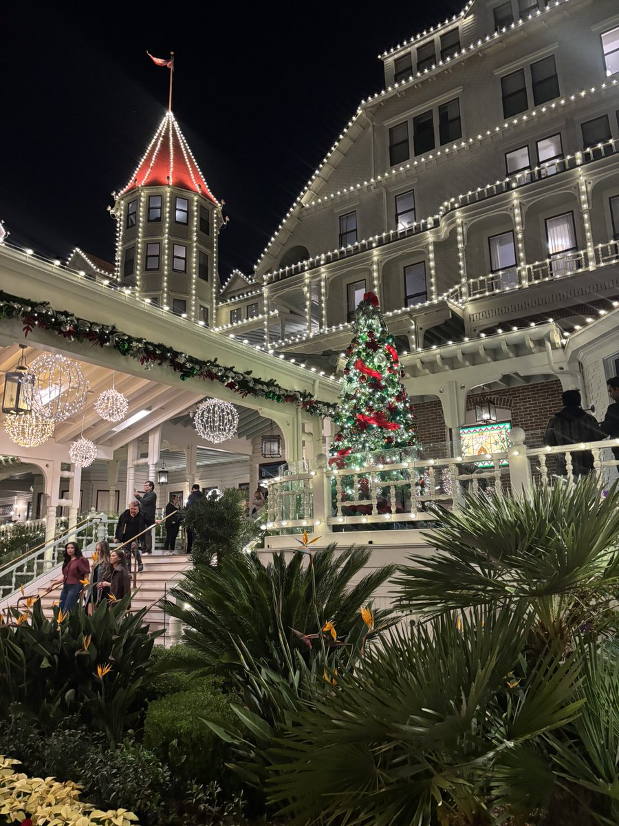 Had an amazing time at my first Nat Con <a href="/AVID4College/">AVID</a> I had so much fun learning alongside our team. Excited for the work ahead! 🙌 <a href="/signorahawkins/">Angela Hawkins</a>