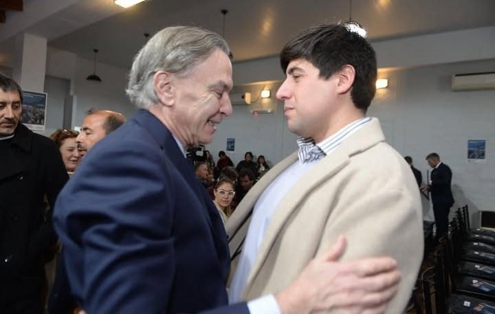 CaligulaMMIV's tweet image. El Coordinador Nacional de La Púrpura, con uno de los profesionales más grandes de la política, M. Pichetto.

Roberto Ignacio, alias “Nacho Salaberren”. En noviembre de 2023, cuando todos estábamos apoyando la causa de la libertad, él estaba jugando del otro lado.

Recuerden.
