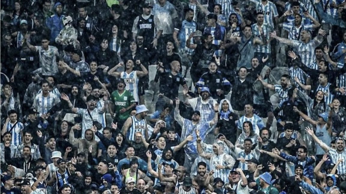 LaNumero1LGI's tweet image. Yo quiero a la gente
cantando y de fiesta
Como hace esta banda
Aunque gane o pierda