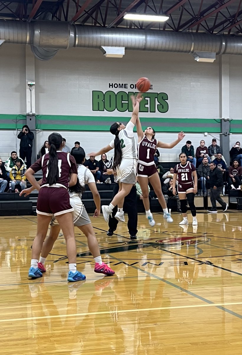 jfk_gbball's tweet photo. 🚨ROCKETS WIN!🚨

Our rockets protect  home court by picking up a decisive win 67-47!  
#6-7 #GoRockets #226Hoops https://t.co/lqTW1fLxih