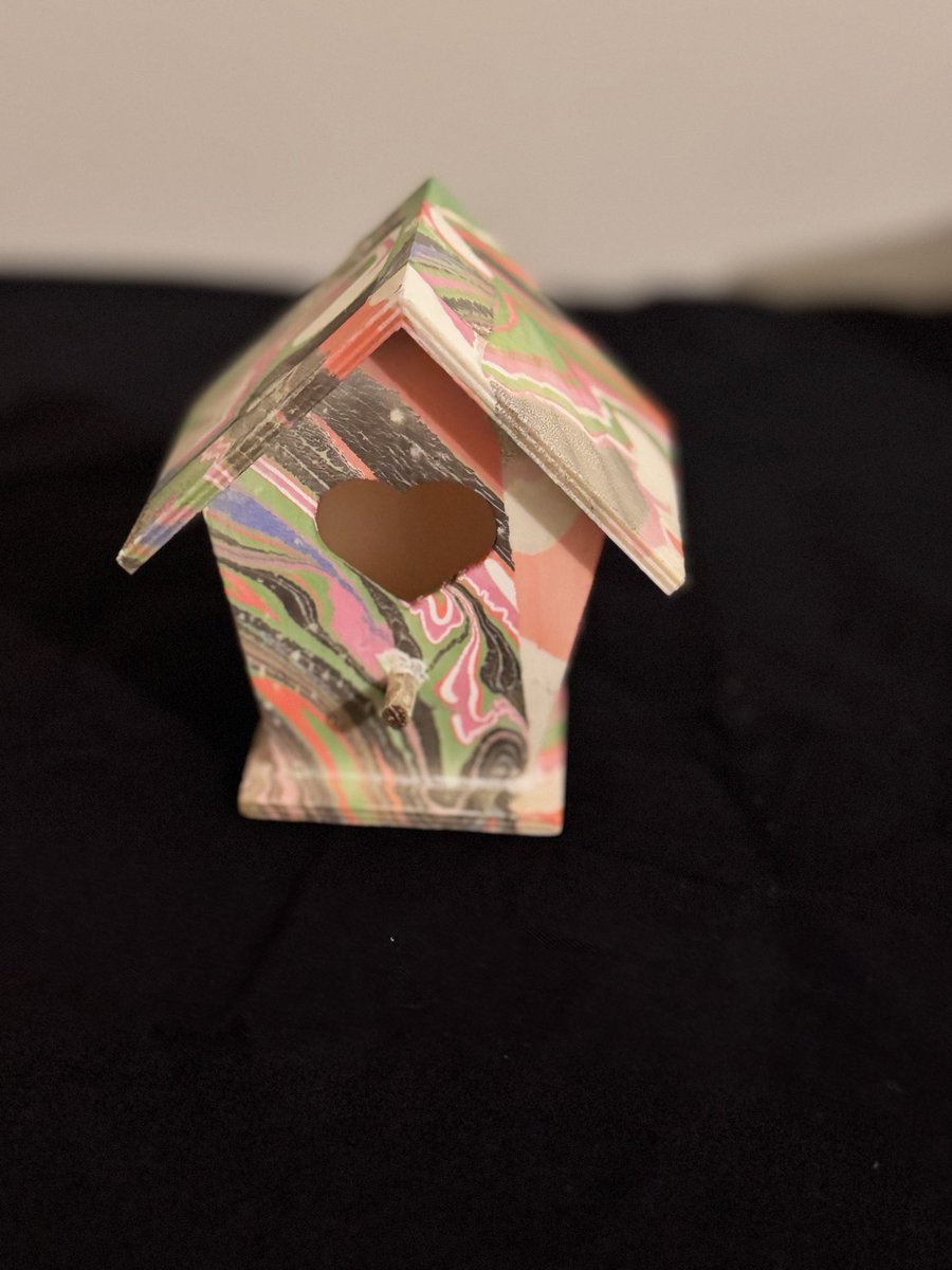 RodDesigns7's tweet image. Watermarbling on birdhouse #watermarbling #watermarblingart