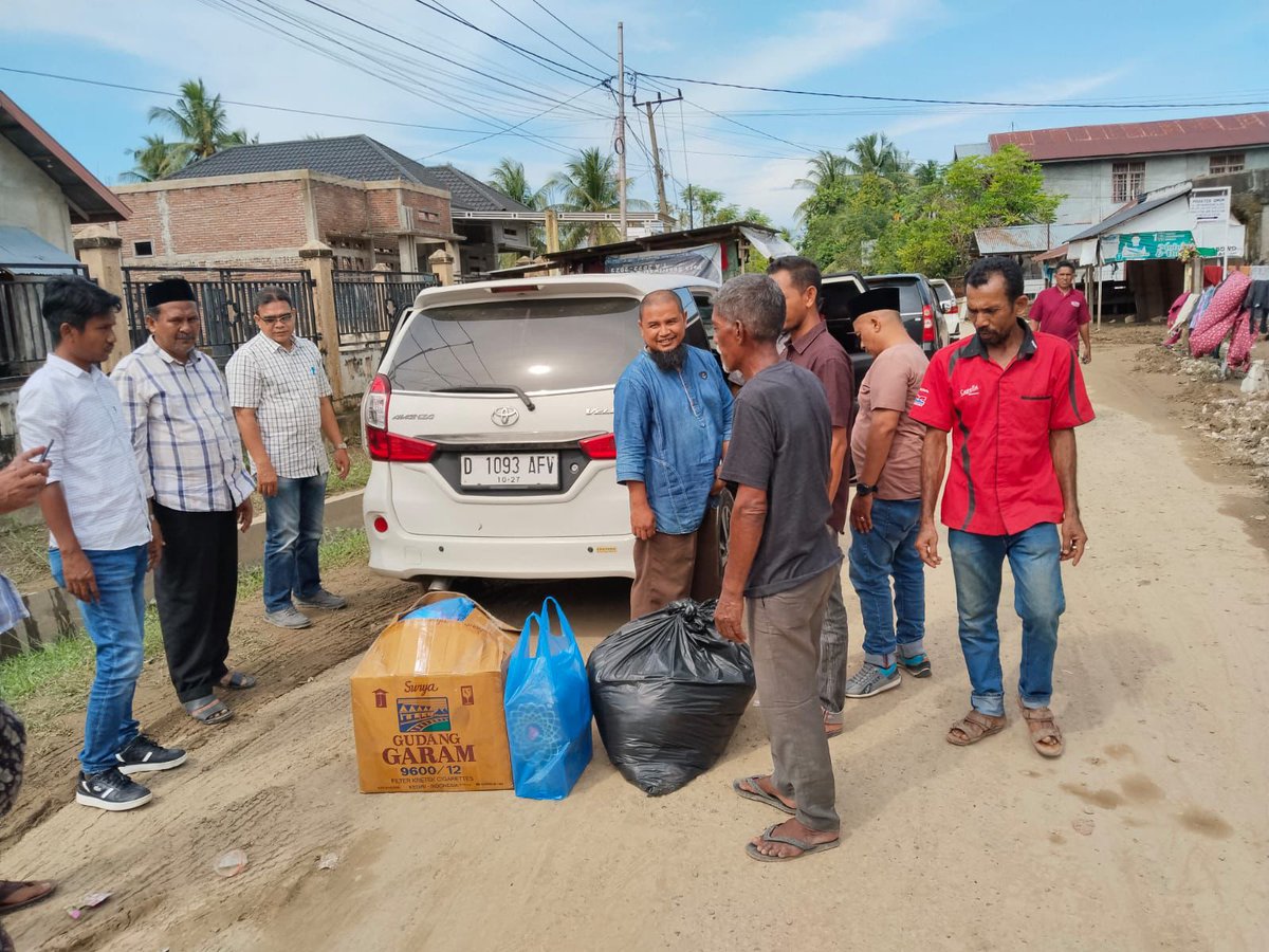 Pemerintah dan seluruh elemen masyarakat bergerak tiada henti  memberikan bantuan untuk wilayah  terisolasi bencana di Sumatera 
#KemendesPDTPeduliBencana
#MenteriDesaPeduliBencanaSumatera
#PendampingDesaPeduliBencana

<a href="/prabowo/">Prabowo Subianto</a>
<a href="/YandriSusanto/">Yandri Susanto</a>
<a href="/ArizaPatria/">Ariza Patria</a>
