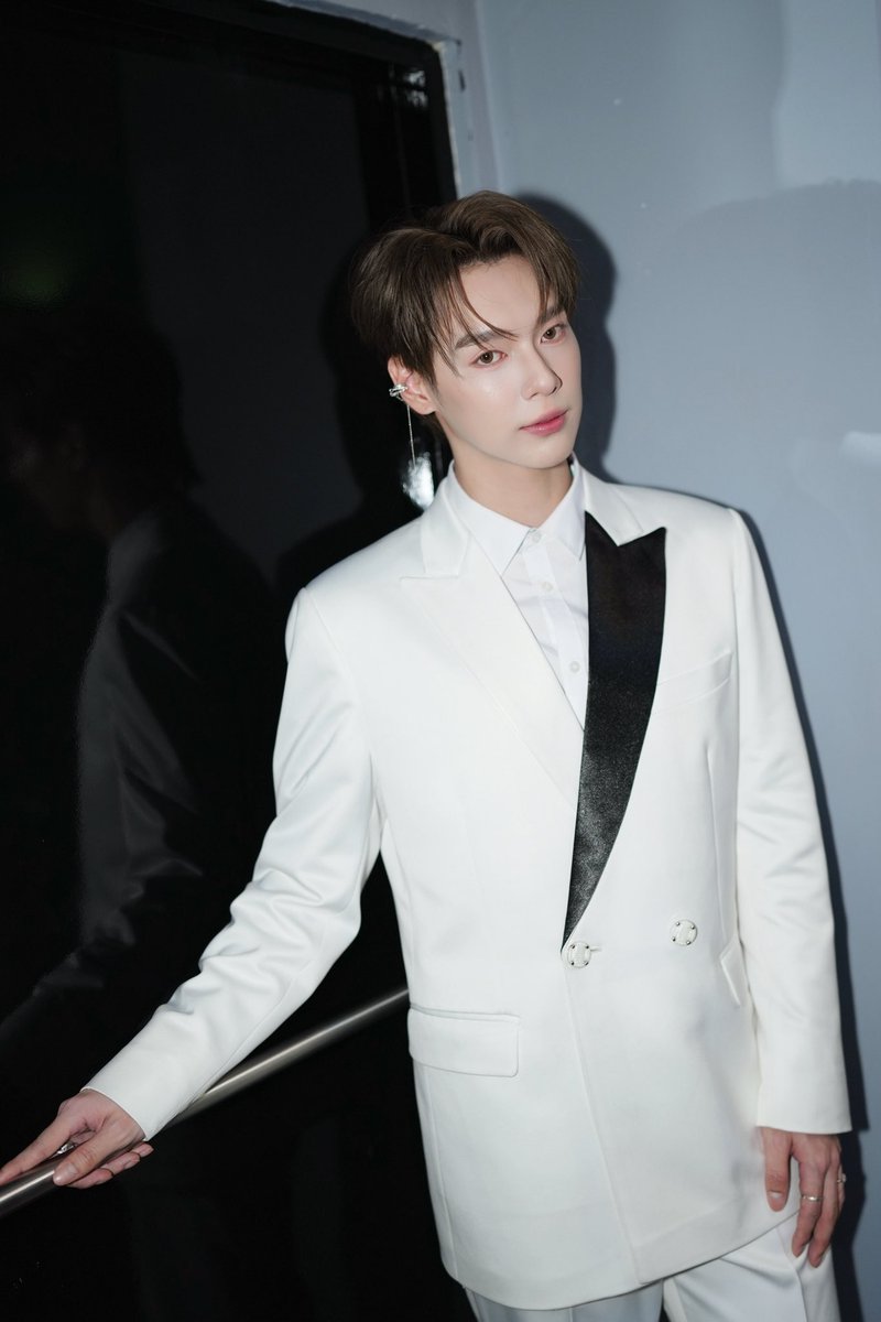 ภาพบรรยากาศ "เป็นต่อ" ร่วมงาน 2025 Thailand Headlines Person of the Year Award ✨🏆

#PENTOR #PentorJrp
#PersonOfTheYearAwards2025
#ใครในกระจกseries 
#MystiqueintheMirrorseries