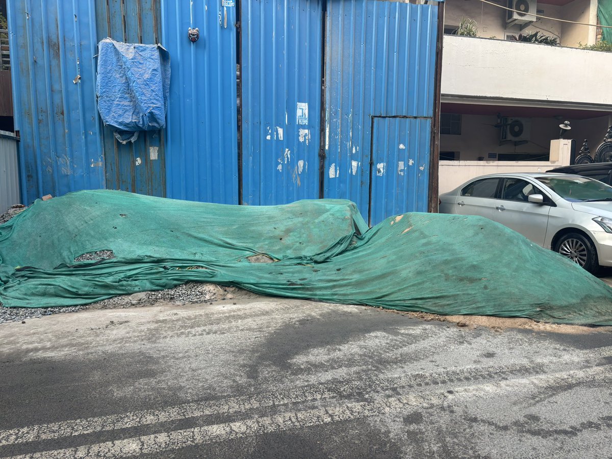rishikanagpal31's tweet photo. Illegal construction going on in grap-4 and encroachment over road (used for public). B3/146 Janakpuri, Delhi-58. Kindly take strict action. This is jeopardising the lives of people living around. @MCD_Delhi @DCPWestDelhi @dcwestzone @DMSouthWest1 @LtGovDelhi @DPCC_Pollution https://t.co/uwz6h8DPex