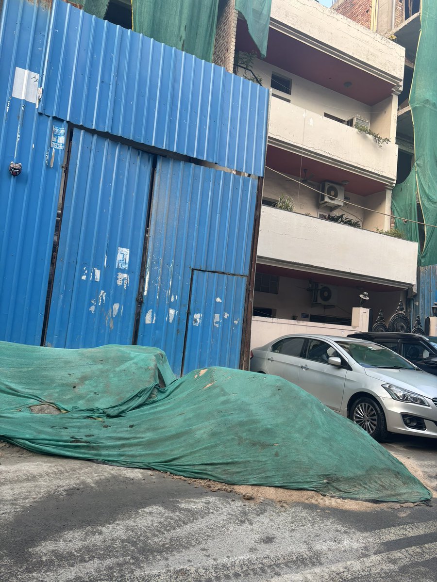 rishikanagpal31's tweet photo. Illegal construction going on in grap-4 and encroachment over road (used for public). B3/146 Janakpuri, Delhi-58. Kindly take strict action. This is jeopardising the lives of people living around. @MCD_Delhi @DCPWestDelhi @dcwestzone @DMSouthWest1 @LtGovDelhi @DPCC_Pollution https://t.co/uwz6h8DPex