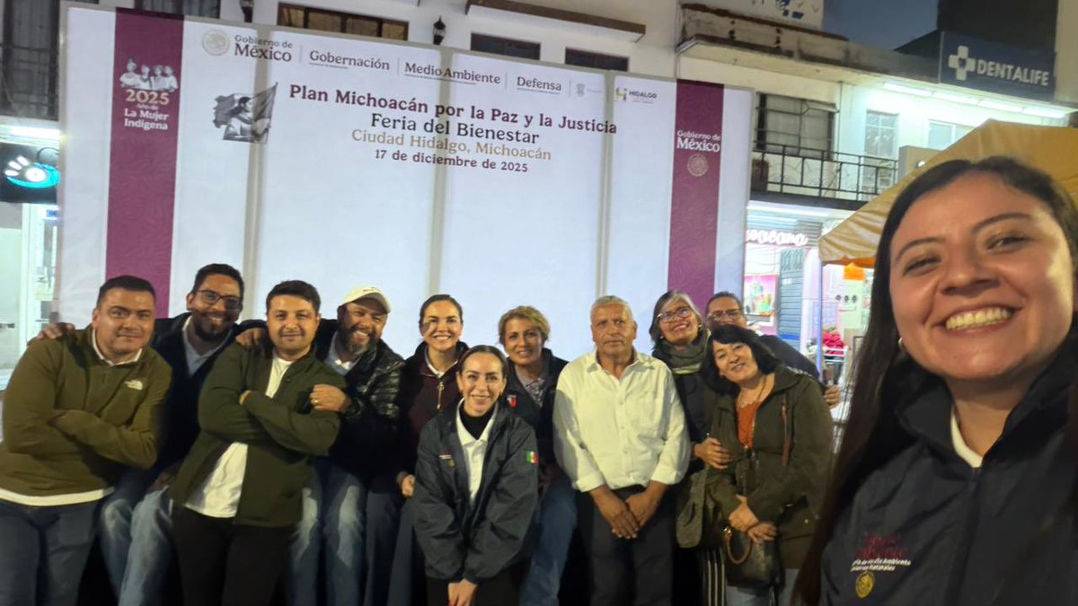 Afinando los últimos detalles para la Feria del Bienestar en Ciudad Hidalgo, Michoacán.
Un esfuerzo conjunto donde  37 dependencias federales y estatales  acercan trámites y servicios de salud, educación, empleo y apoyos sociales, en el marco del Plan Michoacán por la Paz y la