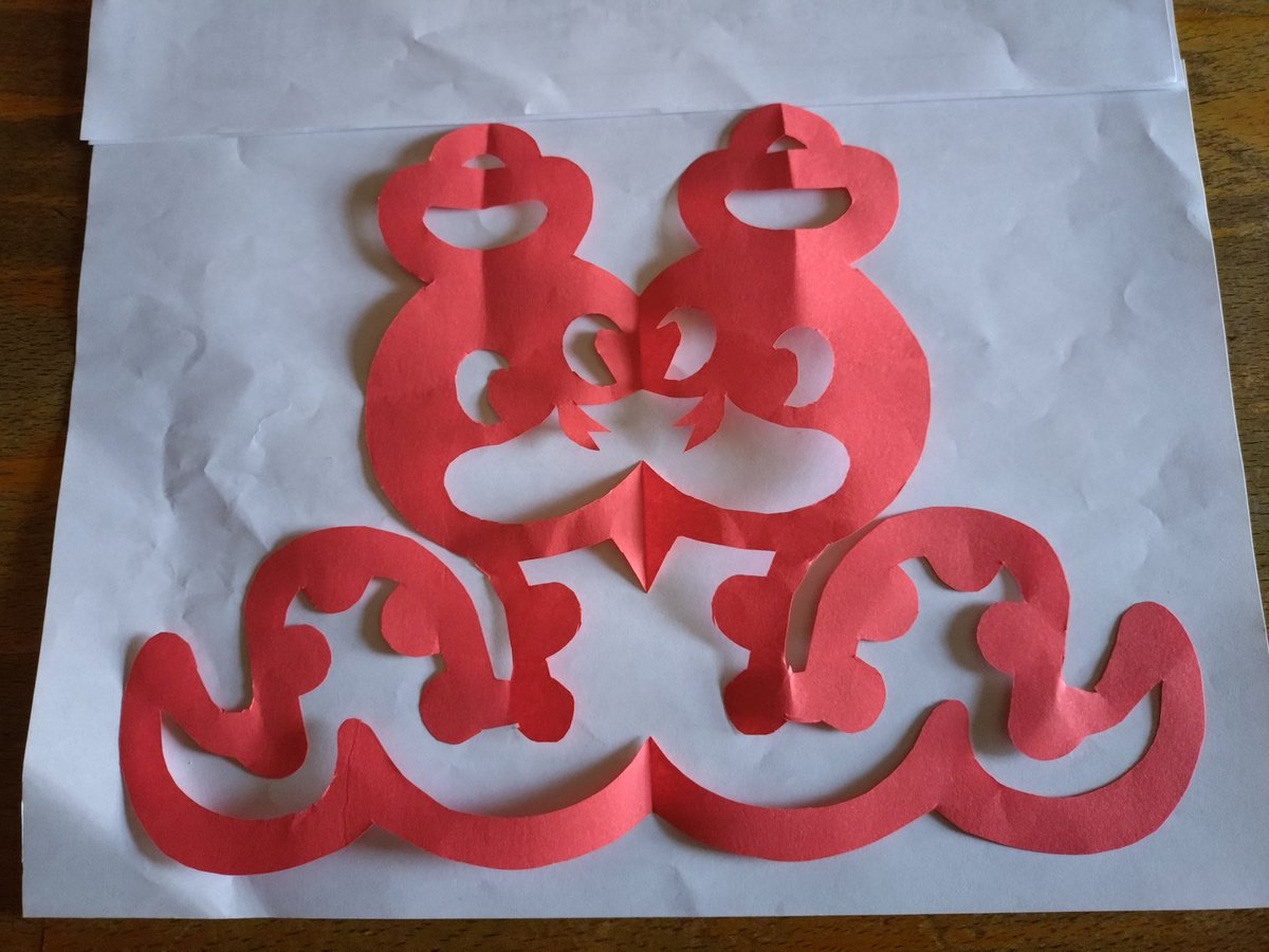 じゅんペコページです。 ☆中国剪紙(2025.12.17) ·蛇🐍3種類 ·四角剪紙の春 綺麗に切れました。