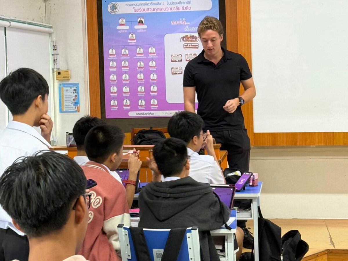 BFITSThailand's tweet image. Sharpening minds before the exam week 🌟 At the SKR BFITS Program, students kicked off English class with a @Kahoot picture-guessing game led by Teacher Dominic — boosting focus, confidence &amp;amp; energy through fun learning 🚀

#SKR #BFITSProgram #ShineWithBFITS #TeachInThailand 🇹🇭