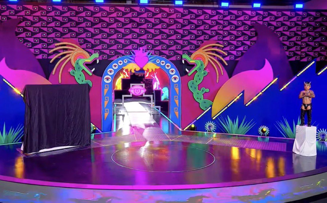 koslightt's tweet photo. La final está atrás de la tela o porque tarda tanto?
#LaMasDraga #LaMasDraga7 #LMD7 https://t.co/QkRf4FsxSo