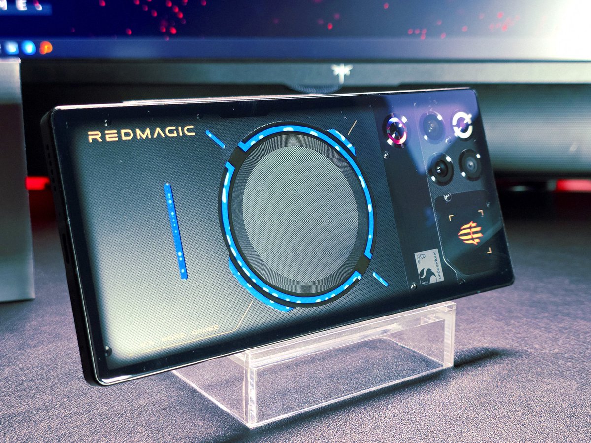 REDMAGIC 11 Pro 水冷+空冷+VCの超弩級の変態スマホ 世界初の液冷
