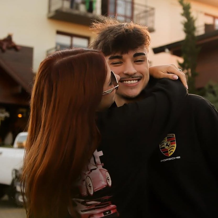choquei's tweet photo. 🚨FAMOSOS: O casal de tiktokers Liz Macedo e Eduardo Petenon anunciaram o fim do relacionamento. https://t.co/Ung00E6D9O