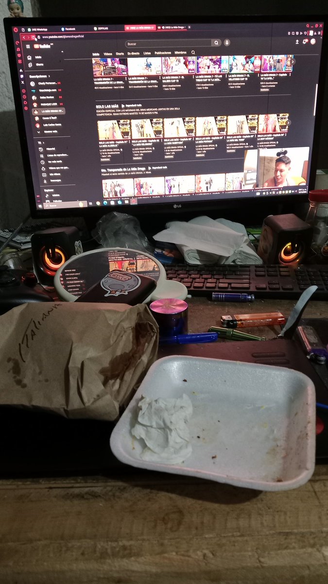 Shanicqualonso's tweet photo. Yo ya me acabe mi hamburguesa, lo bueno que compre dos https://t.co/CR3KBqRBCk