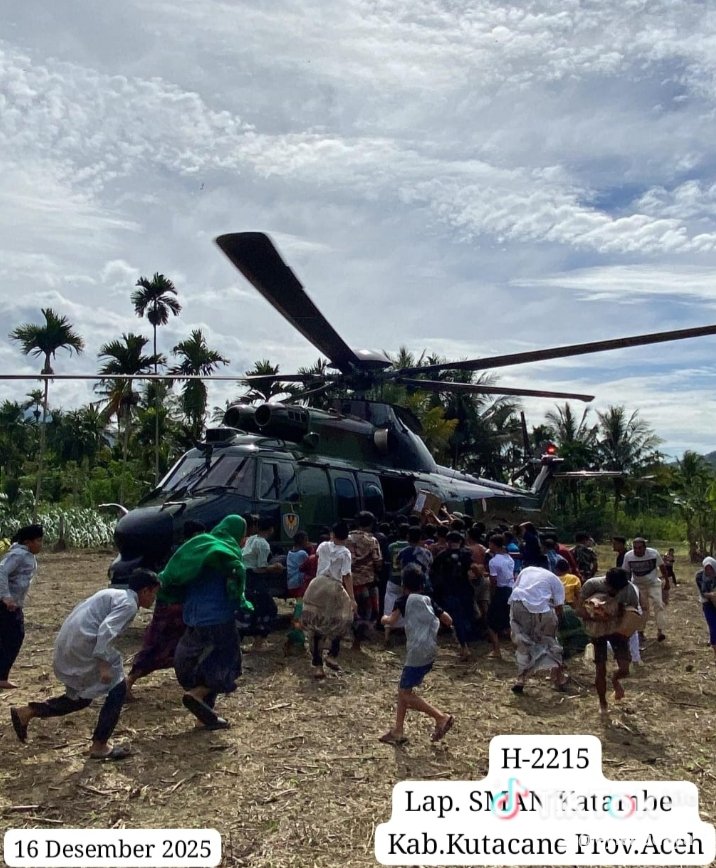 yerihate's tweet photo. Pemerintah dan seluruh elemen masyarakat bergerak tiada henti  memberikan bantuan melalui berbagai posko maupun secara langsung  melalui darat dan udara untuk wilayah  terisolasi bencana di Sumatera 
#KemendesPDTPeduliBencana
#pendampingdesapedulibencana https://t.co/QwMbRTlqIk