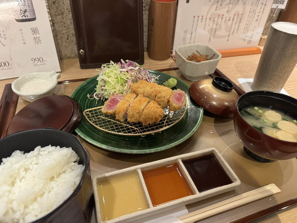 牛カツ
二日酔いで食進まないな