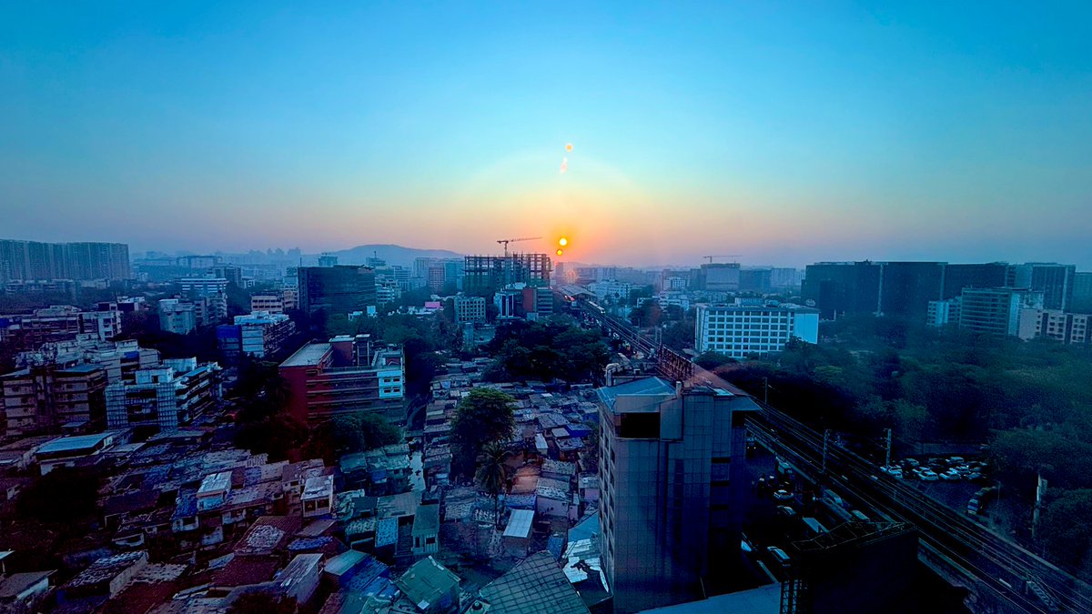 Capt_Bee's tweet image. インドア朝ラン6km、691km/2025。
さぁ今年最後の出張、頑張って行こう。
#朝ラン #ムンバイの夜明け