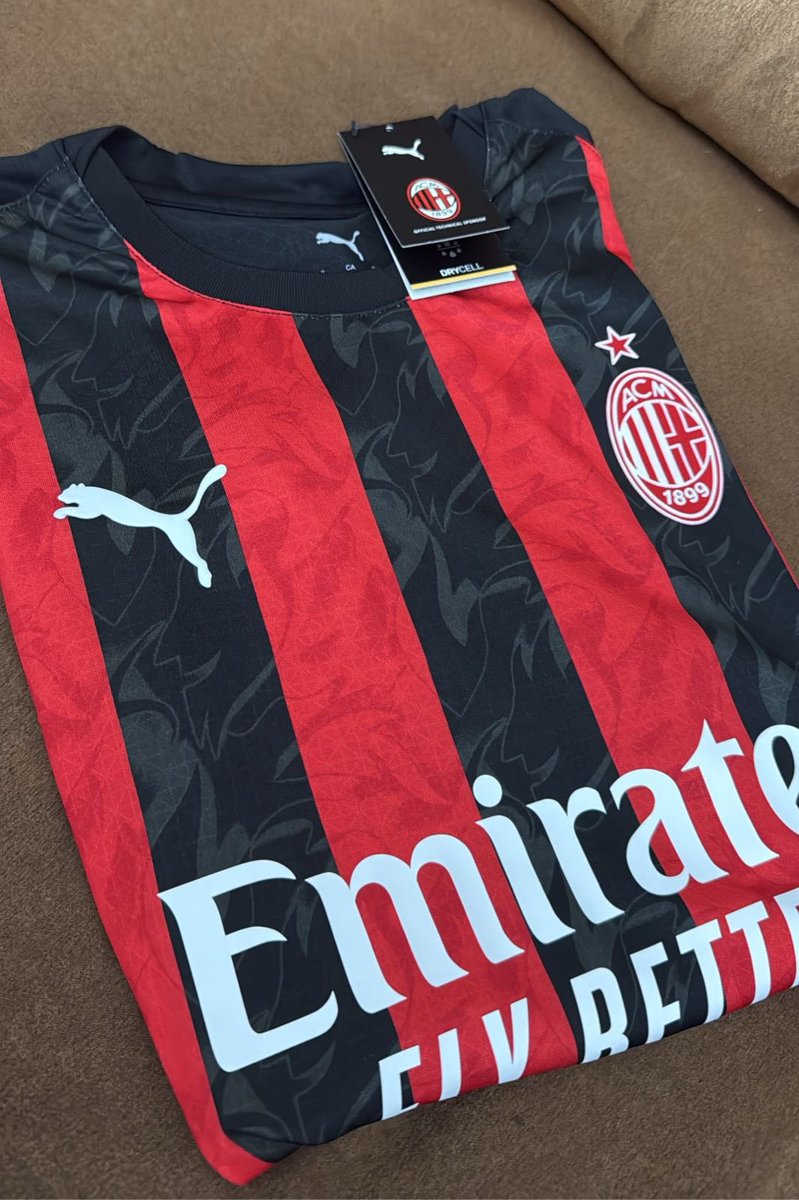 becfre's tweet photo. ❤️🖤 https://t.co/aKA28jpLck