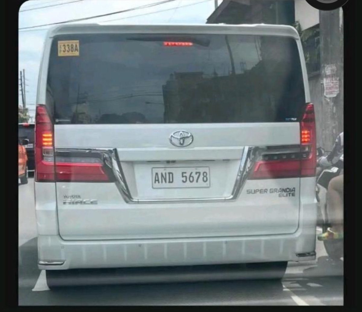 Parang feeling ko dancer ang may-ari nito ….