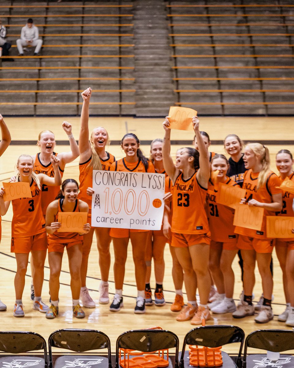 UFWBB's tweet photo. Joy looks good on this team :) 1,000 and counting 🧡 https://t.co/bb35gs2VIg