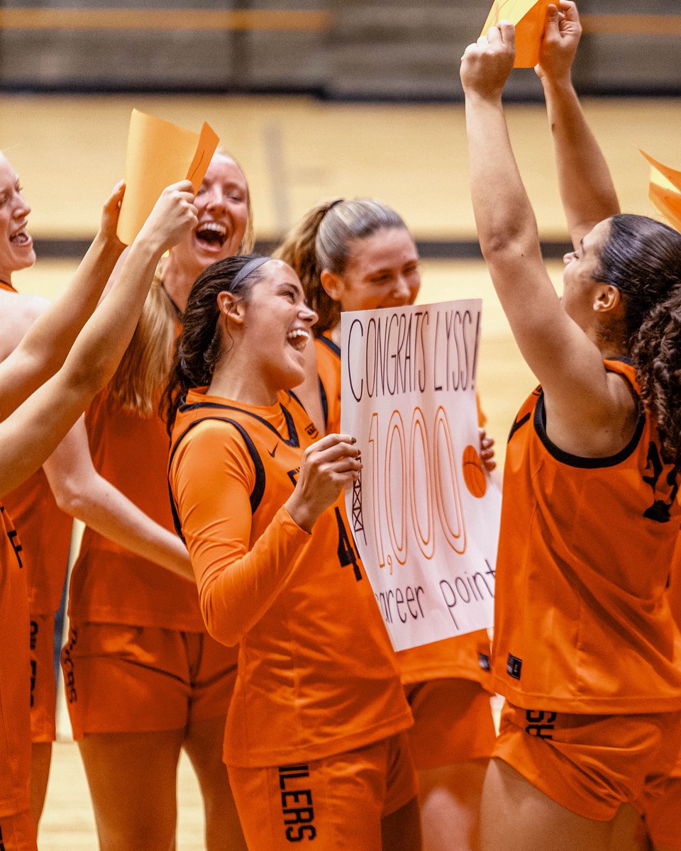 UFWBB's tweet photo. Joy looks good on this team :) 1,000 and counting 🧡 https://t.co/bb35gs2VIg