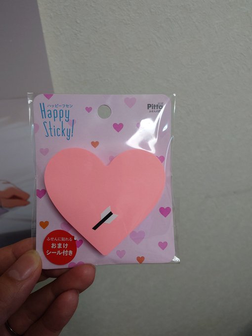 Hな作品でポスター作る時オススメしたいのがハート型の付箋です。 イベントで乳首隠せて剥がす時ポスターを痛めない(重要)のでマヂでオススメ