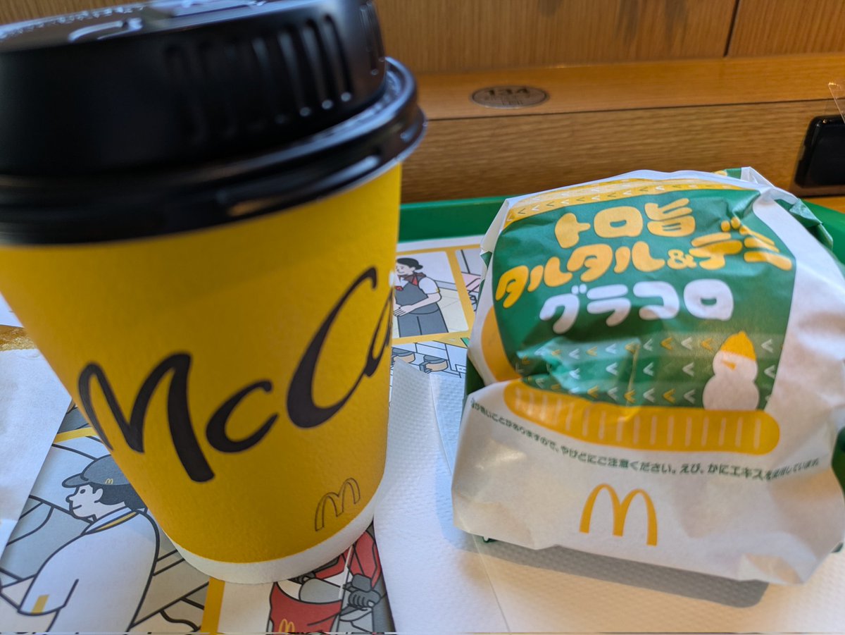 今年はグラコロ制覇できました✨
デミのやつは撮りそこねた…
どれも美味かったー💕
考えた人天才。
また来年会いましょう🍔
#グラコロ 
#トロ旨タルタルデミグラコロ