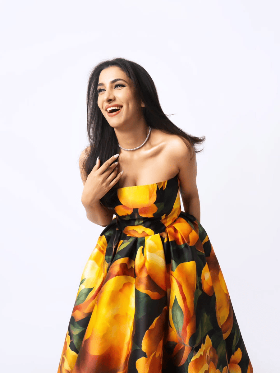 Calcutta_Times's tweet photo. Winter blooms never fade ❄️🌸 Rukmini Maitra brings fresh florals to the cold season, proving that elegance can blossom even in winter.

#WinterBloom #FloralInWinter #RukminiMaitra #WinterElegance #ColdSeasonStyle #FloralGown #WinterMood #StyleInBloom https://t.co/aN0egfwtAg